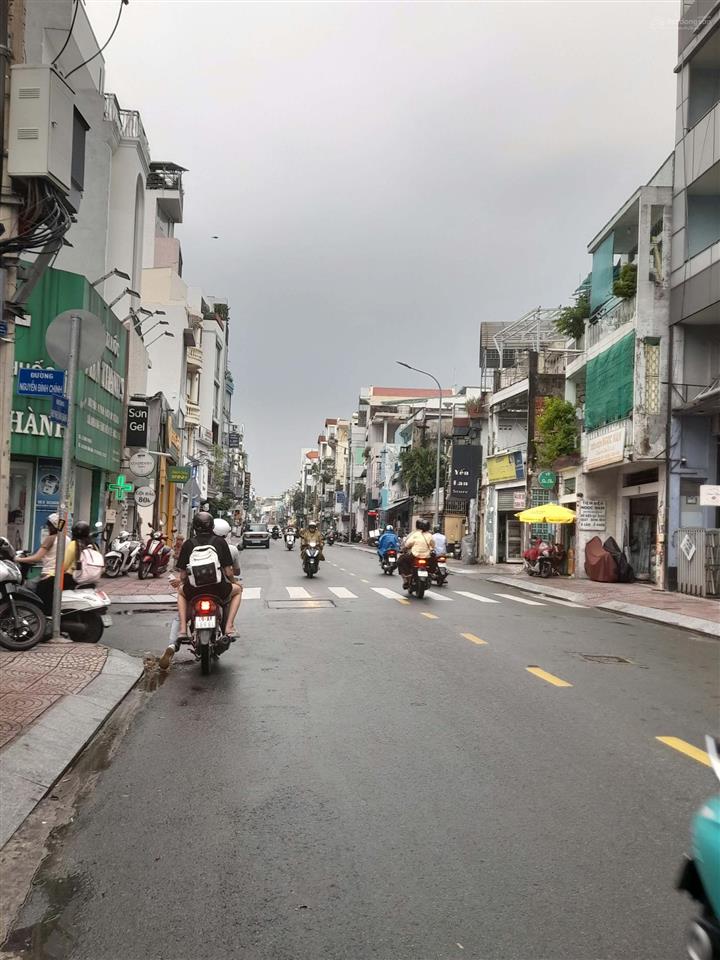 Giá tốt! tòa nhà mặt tiền 8 tầng thang máy ngay nguyễn văn trỗi  hđt 55 triệu  4x17m  17,5 tỷ