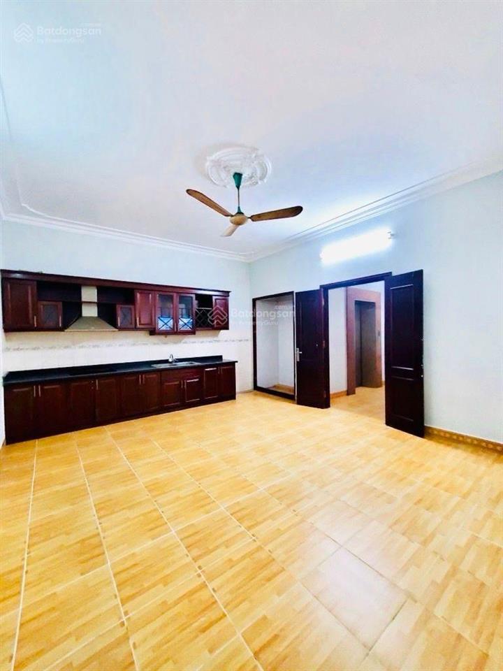 Q. ba đình hiếm toà nhà mặt phố, lô góc, mặt tiền 6m, 90m2, 79 tỷ, 300m ra hồ tây