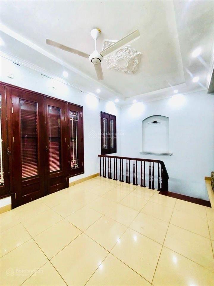 Q. ba đình hiếm toà nhà mặt phố, lô góc, mặt tiền 6m, 90m2, 79 tỷ, 300m ra hồ tây