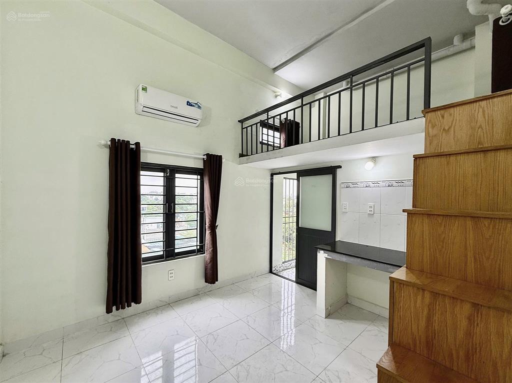 Duplex ban công cửa sổ thoáng gần cầu sắt nguyễn thái sơn  đh ntt