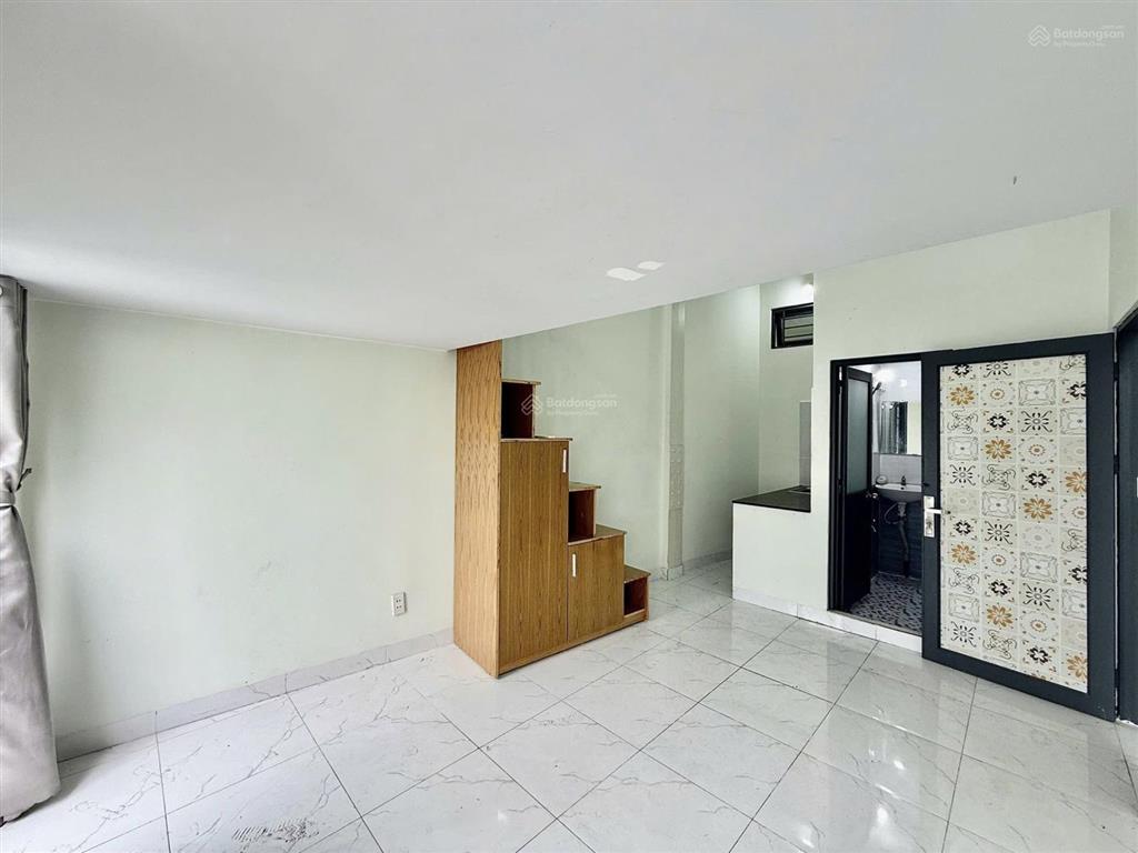 Duplex ban công cửa sổ thoáng gần cầu sắt nguyễn thái sơn  đh ntt