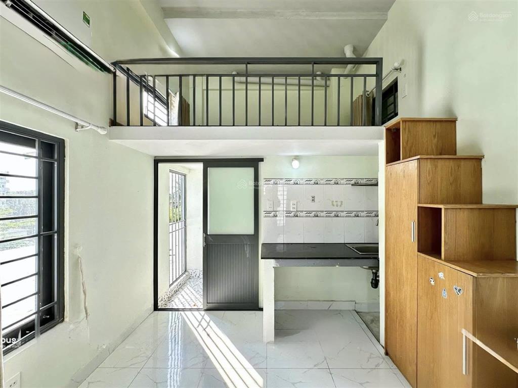 Duplex ban công cửa sổ thoáng gần cầu sắt nguyễn thái sơn  đh ntt