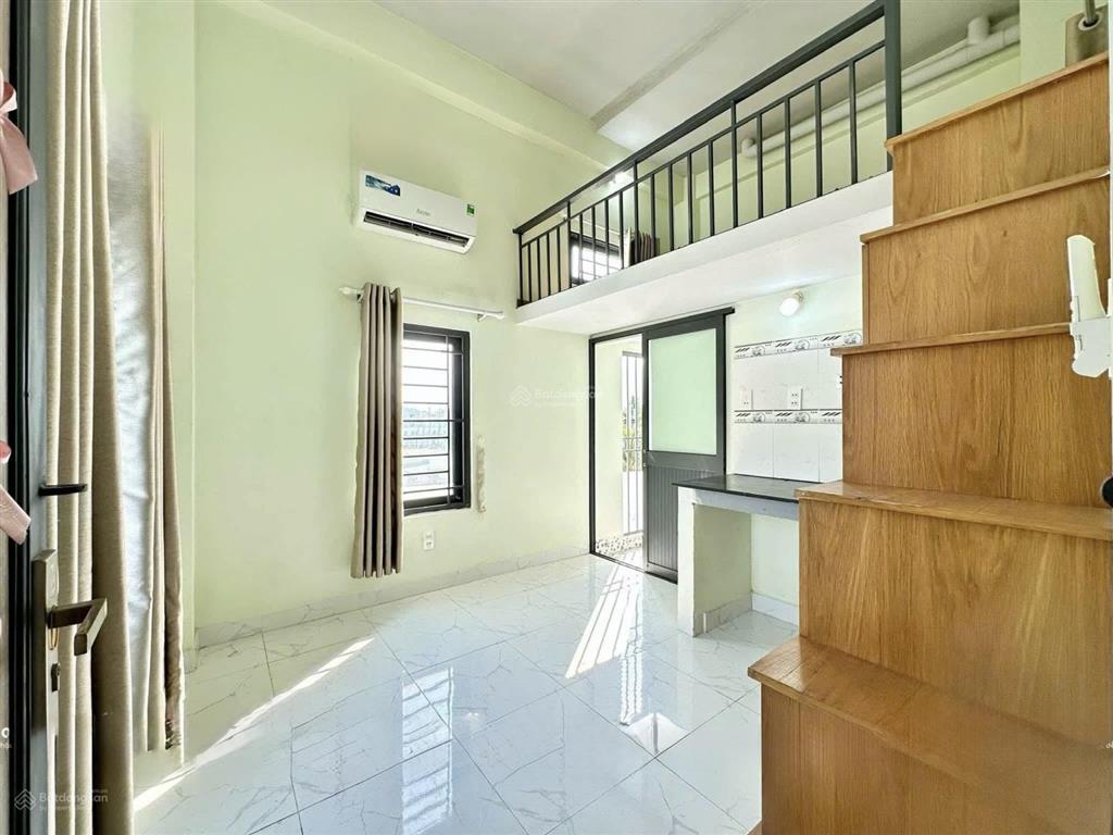 Duplex ban công cửa sổ thoáng gần cầu sắt nguyễn thái sơn  đh ntt