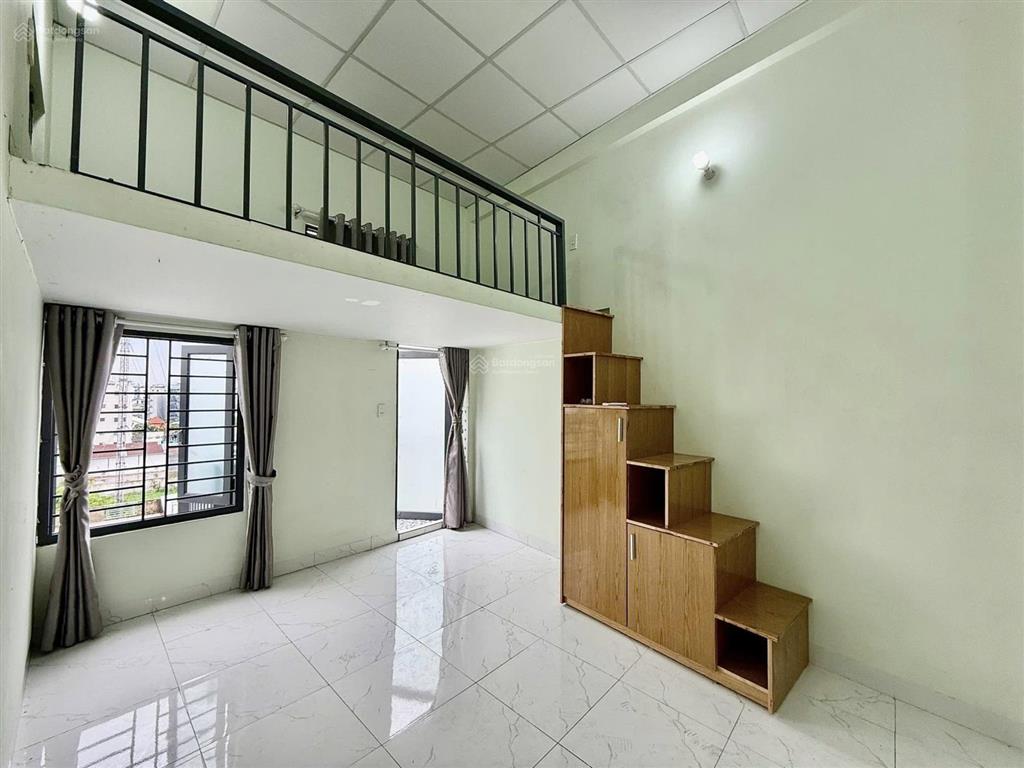 Duplex ban công cửa sổ thoáng gần cầu sắt nguyễn thái sơn  đh ntt