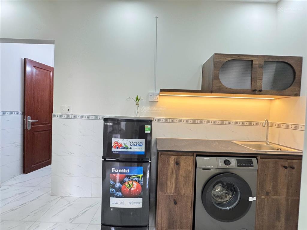 Căn hộ 2pn full nội thất tách bếp, ban công riêng  chính chủ ở ngay