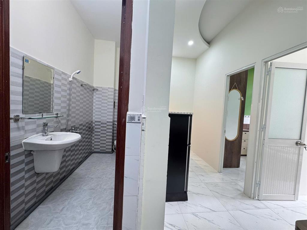 Căn hộ 2pn full nội thất tách bếp, ban công riêng  chính chủ ở ngay