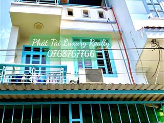 Nhà đẹp 3 tầng 68m2 4pn  hẻm 4m cách bãi ô tô 20m  ngay c.a phường phú thuận  chỉ 7.1 tỷ tl