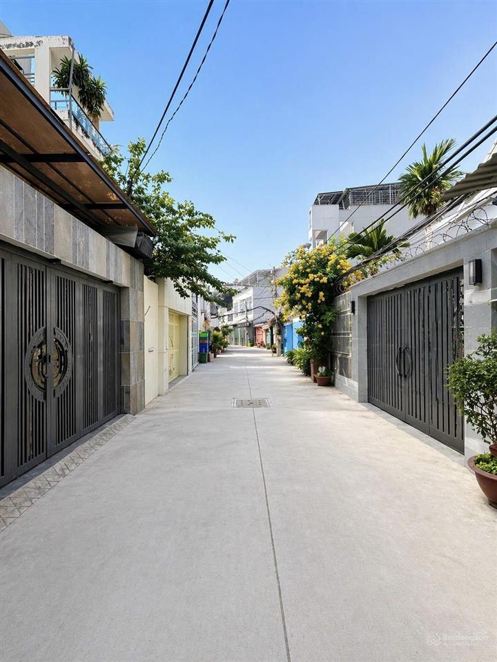 Nhà đẹp 3 tầng 45m² 4pn  đường 8m ô tô quay đầu  mới ở ngay  cách cầu phú thuận 300m  chỉ 8 tỷ