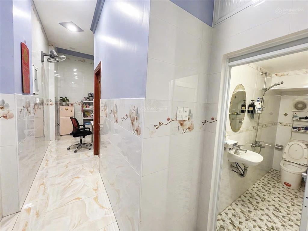 Nhà đẹp 3 tầng 70m2  hẻm xe hơi 8m 3pn  nội thất đẹp  cách chợ tân quy 50m  nhỉnh 9 tỷ tl