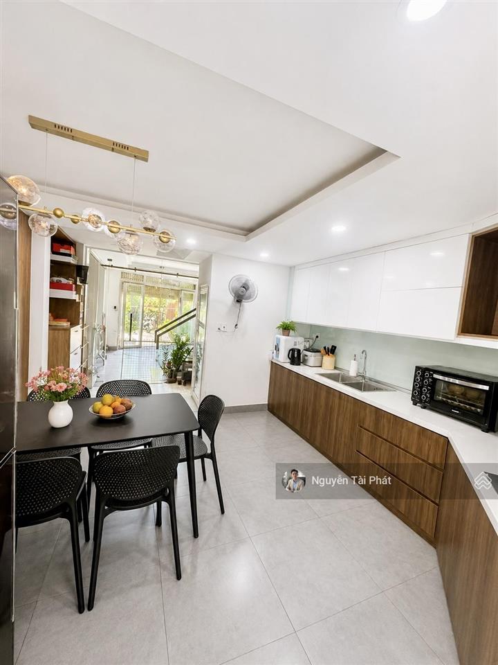 Nhà đẹp 5 tầng 61m2 hẻm xe hơi 5m 4pn  2 phòng khách đẹp  cách siêu thị coop mart 150m  hơn 8 tỷ