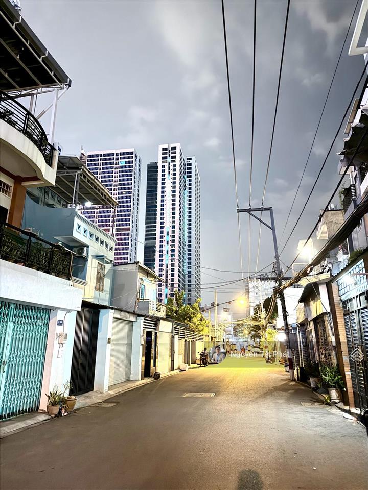 Bán nhà cấp 4 96m2 đường nhựa 10m 6pn, sẵn dòng tiền 25tr/t  cách cầu phú thuận 350m  hơn 9 tỷ tl