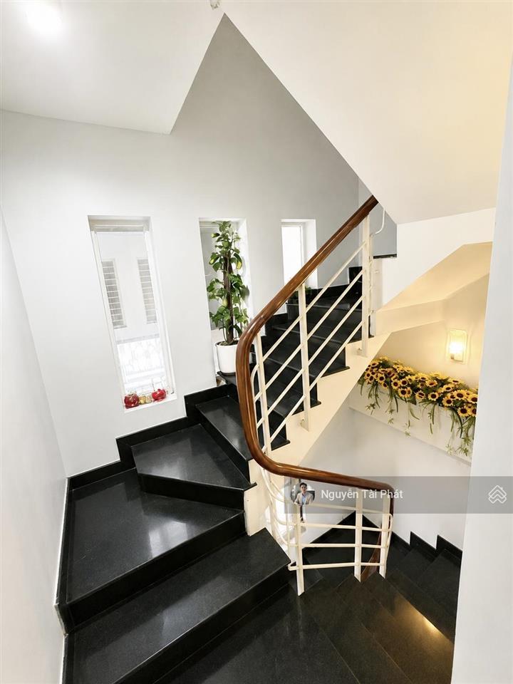 Mặt tiền kd 4 tầng  cách chợ tân quy 100m 42m2 đường nhựa 12m  nội thất đẹp 3pn  nhỉnh 9 tỷ tl