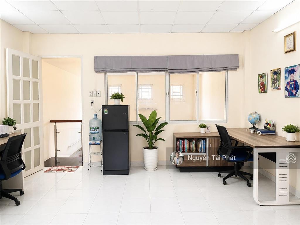 Nhà đẹp 2 tầng 60m2 hẻm 5m trước nhà 2pn  nội thất đẹp  cách thcs nguyễn hữu thọ 150m  hơn 8 tỷ
