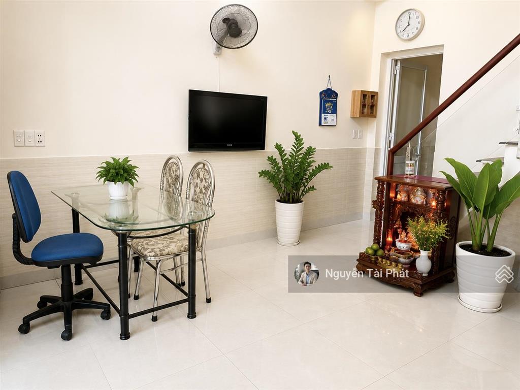 Nhà đẹp 2 tầng 60m2 hẻm 5m trước nhà 2pn  nội thất đẹp  cách thcs nguyễn hữu thọ 150m  hơn 8 tỷ