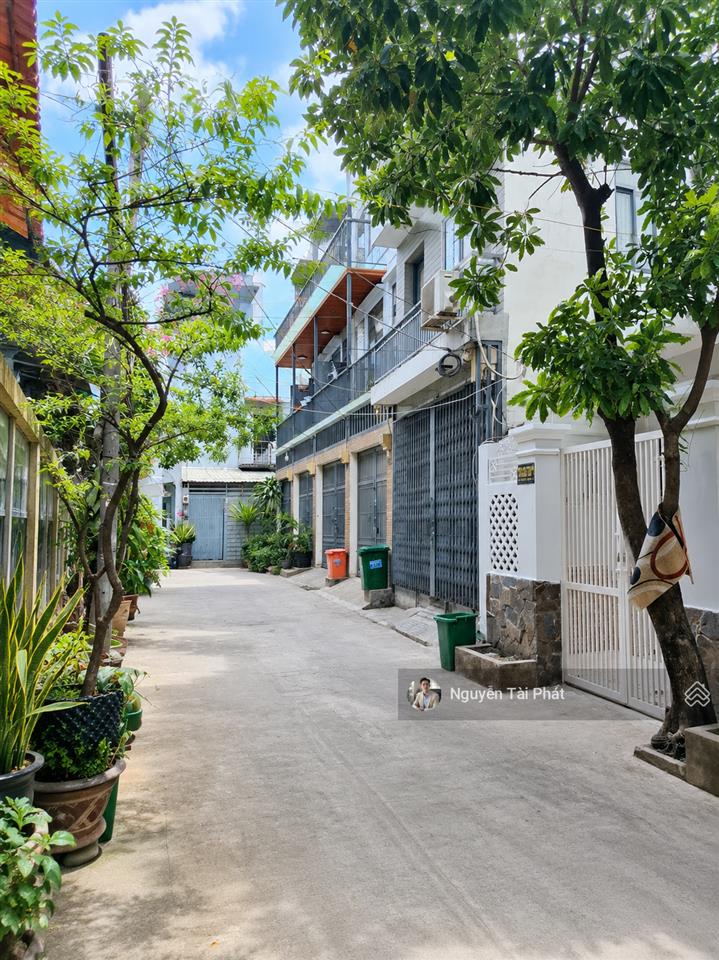 Nhà riêng 2 tầng 52m2 2pn  xe hơi tới cửa, 1 đời chủ  cách chùa kiều đàm 150m  chỉ 6.9 tỷ tl
