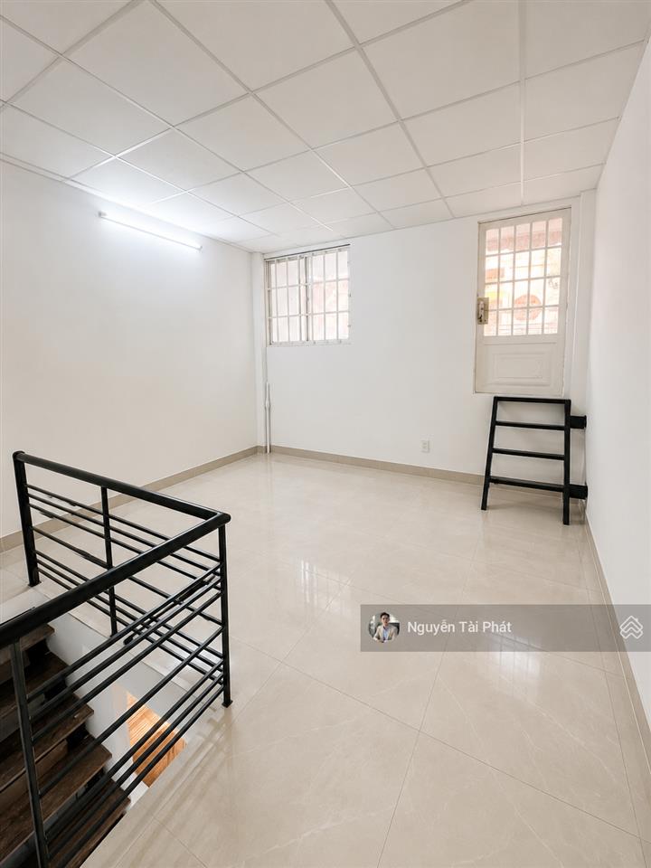 Nhà riêng 2 tầng 52m2 2pn  xe hơi tới cửa, 1 đời chủ  cách chùa kiều đàm 150m  chỉ 6.9 tỷ tl