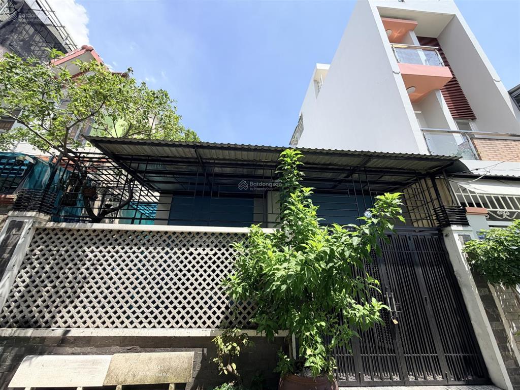 Bán đất tặng nhà  ngay ca p.phú thuận  109m2, ngang 8.1m  70m ra bãi ôtô, nhỉnh 8 tỷ