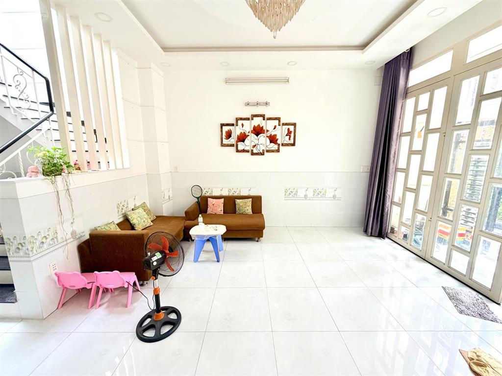 Nhà đẹp 2 tầng 59m2 3pn ngang 4.8m, p.tân hưng  mới ở ngay, cách cầu nguyễn khoái 95m  chỉ 5.3 tỷ