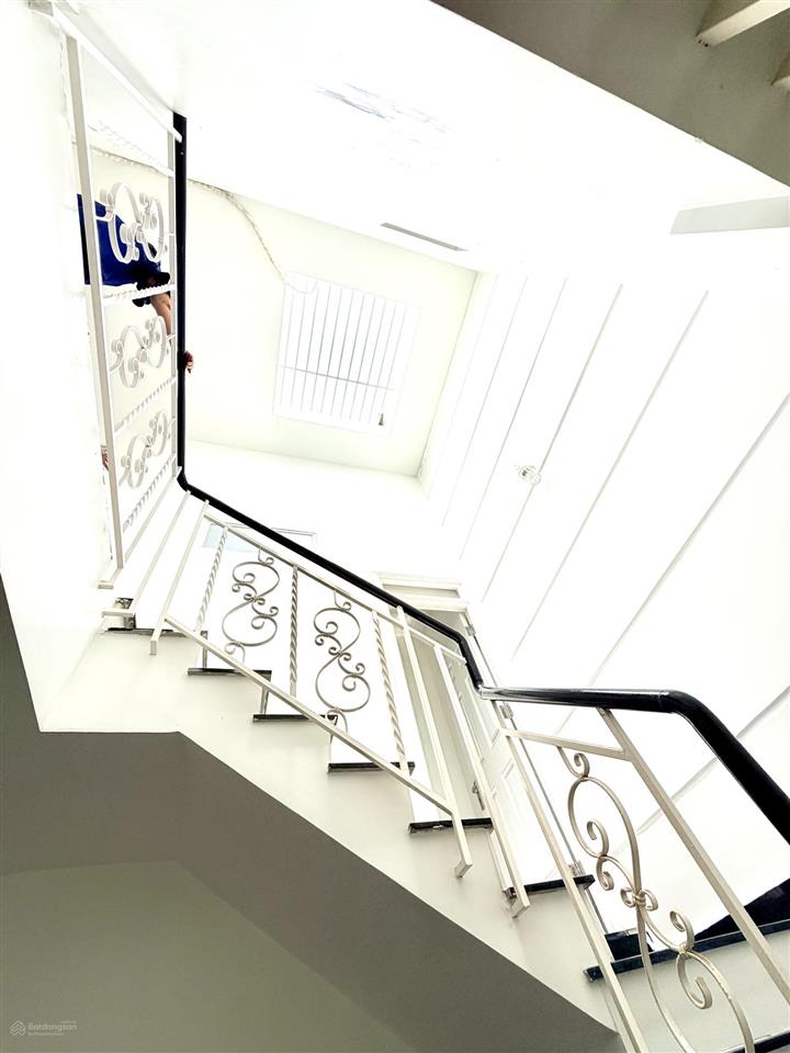 Nhà đẹp 2 tầng 59m2 3pn ngang 4.8m, p.tân hưng  mới ở ngay, cách cầu nguyễn khoái 95m  chỉ 5.3 tỷ