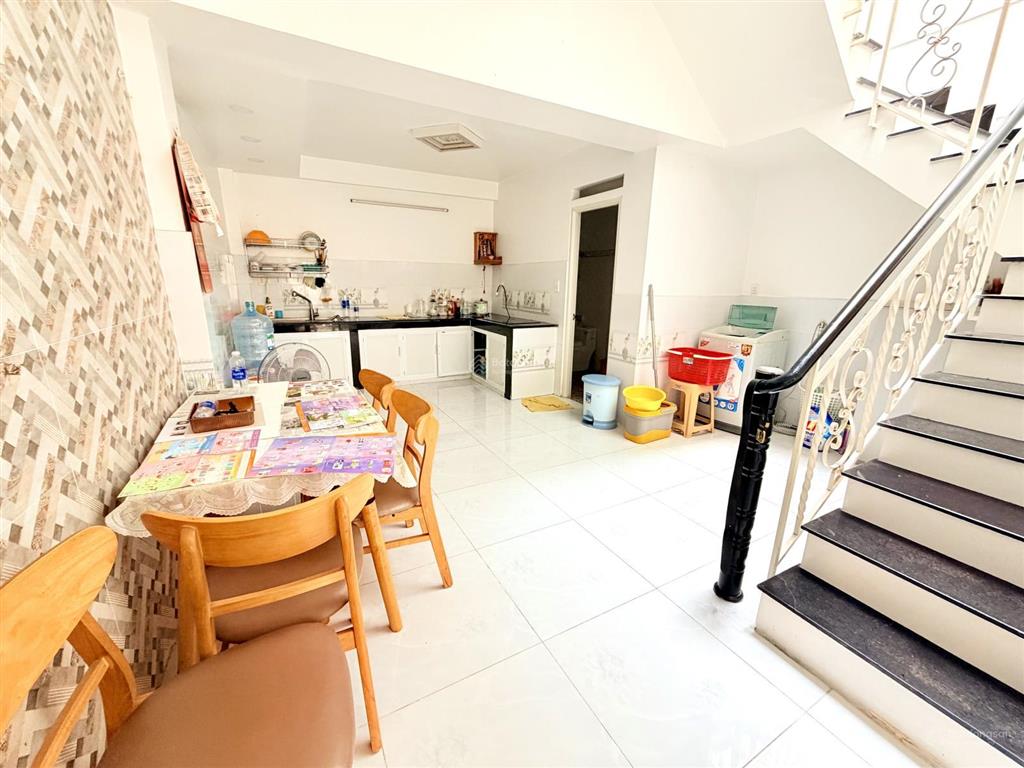 Nhà đẹp 2 tầng 59m2 3pn ngang 4.8m, p.tân hưng  mới ở ngay, cách cầu nguyễn khoái 95m  chỉ 5.3 tỷ