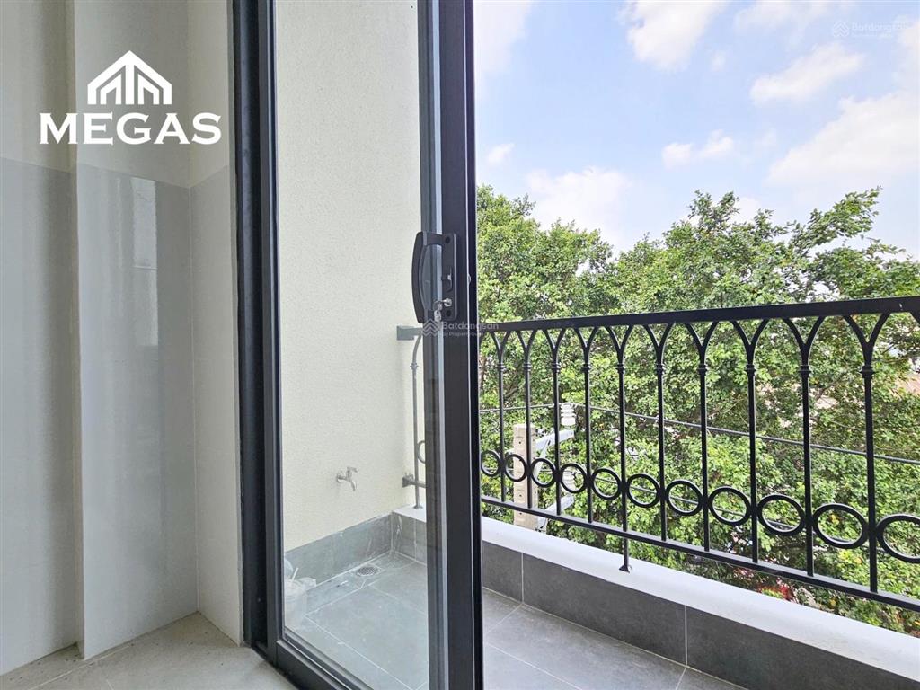 Căn hộ mới 100% ban công | tiện nghi ngay ngã tư bốn xã