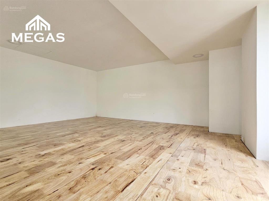 Căn hộ mới 100% ban công | tiện nghi ngay ngã tư bốn xã