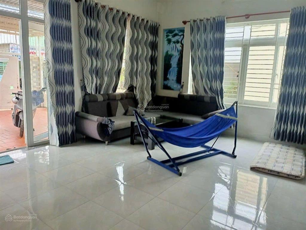 Nhà gần biển chủ bán gấp, bãi tắm bình sơn ninh chữ cách vài trăm met. giá hợp lý đầu tư