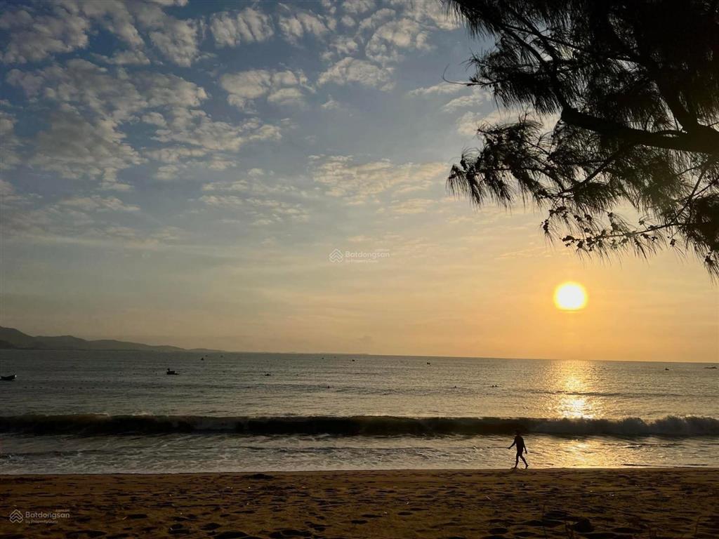 Nhà gần biển chủ bán gấp, bãi tắm bình sơn ninh chữ cách vài trăm met. giá hợp lý đầu tư