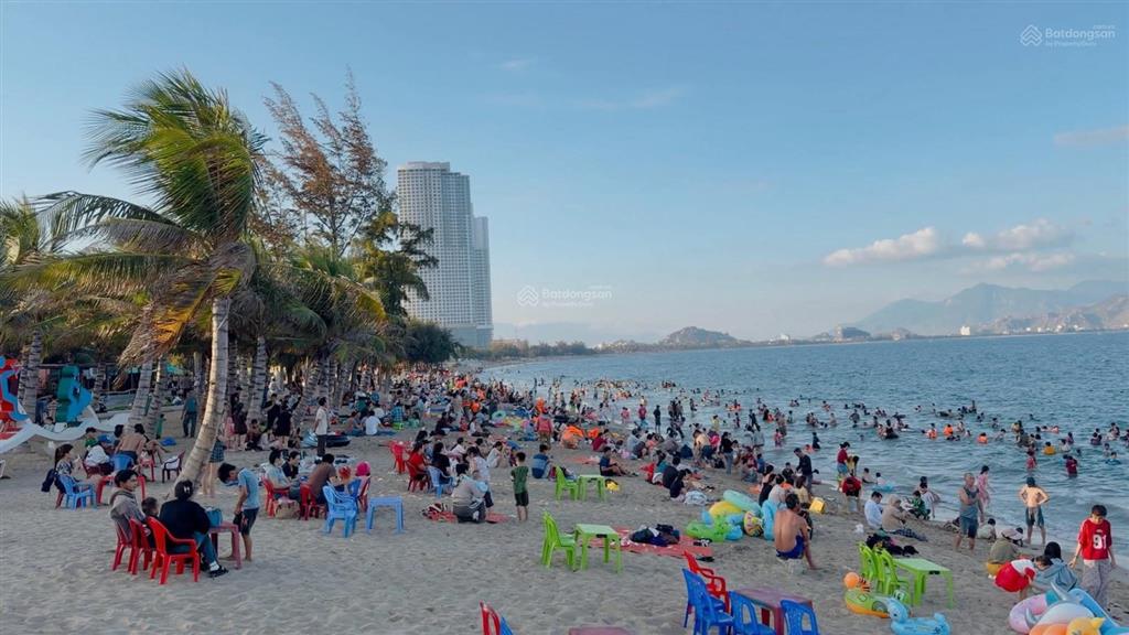 Nhà gần biển chủ bán gấp, bãi tắm bình sơn ninh chữ cách vài trăm met. giá hợp lý đầu tư