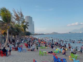 Nhà gần biển chủ bán gấp, bãi tắm bình sơn ninh chữ cách vài trăm met. giá hợp lý đầu tư