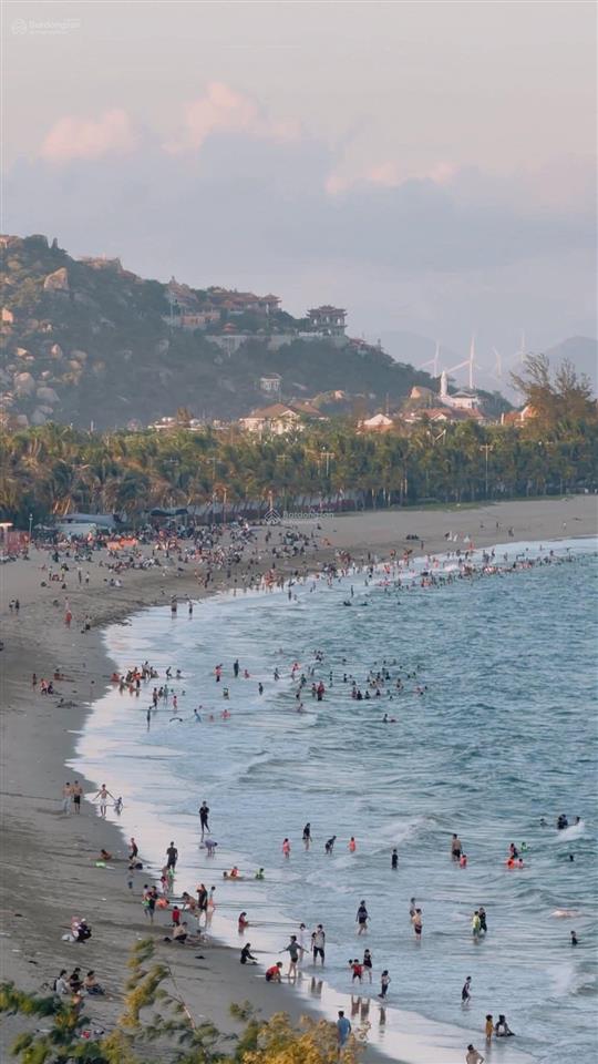 Nhà gần biển chủ bán gấp, bãi tắm bình sơn ninh chữ cách vài trăm met. giá hợp lý đầu tư