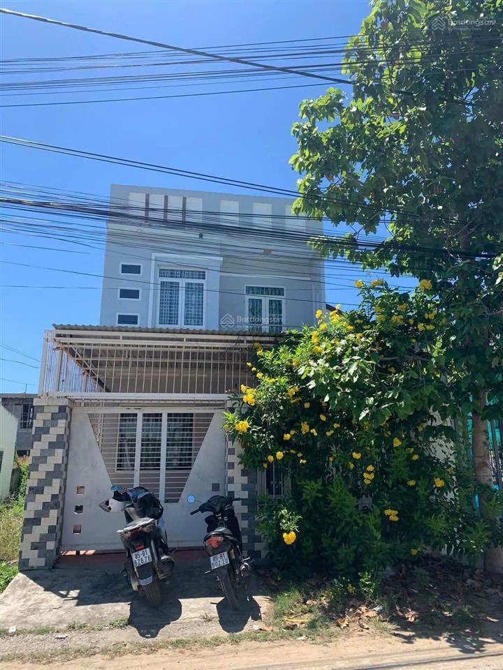 Nhà gần biển chủ bán gấp, bãi tắm bình sơn ninh chữ cách vài trăm met. giá hợp lý đầu tư