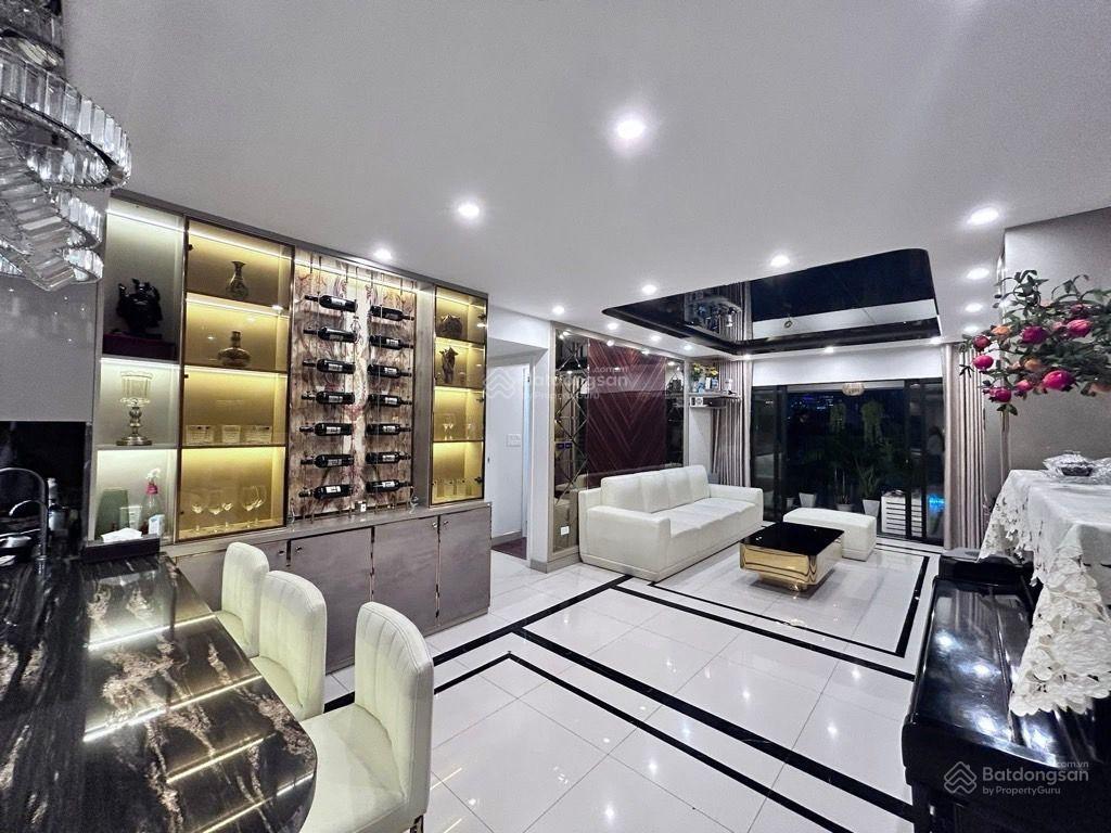 Bán căn hộ tòa golden park tower phạm văn bạch, cầu giấy, 100m2, 10 tỷ, 3pn, 2wc, 3bc, sổ đỏ cc.