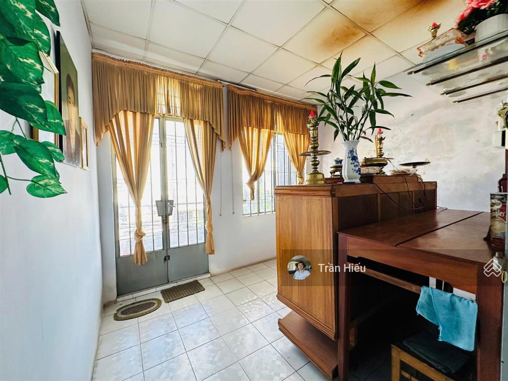 Cần bán gấp giảm sâu 6,9 tỷ  nhà 3 tầng mt đường lạc long quân kiên cố giá đầu tư . lvcc