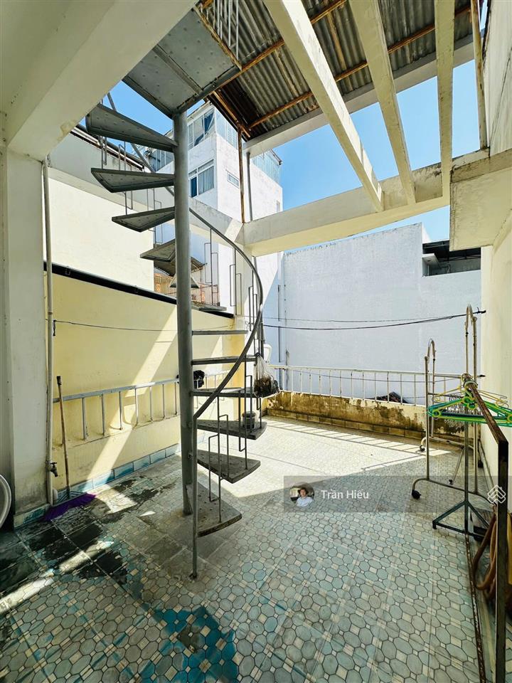 Cần bán gấp giảm sâu 6,9 tỷ  nhà 3 tầng mt đường lạc long quân kiên cố giá đầu tư . lvcc