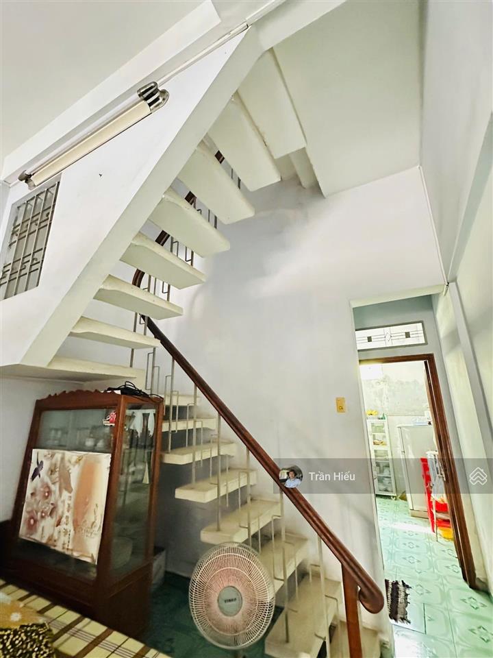 Cần bán gấp giảm sâu 6,9 tỷ  nhà 3 tầng mt đường lạc long quân kiên cố giá đầu tư . lvcc