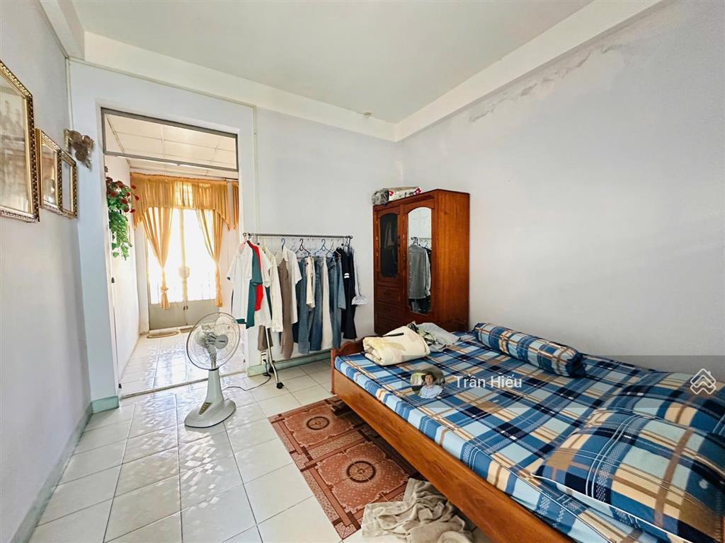 Cần bán gấp giảm sâu 6,9 tỷ  nhà 3 tầng mt đường lạc long quân kiên cố giá đầu tư . lvcc