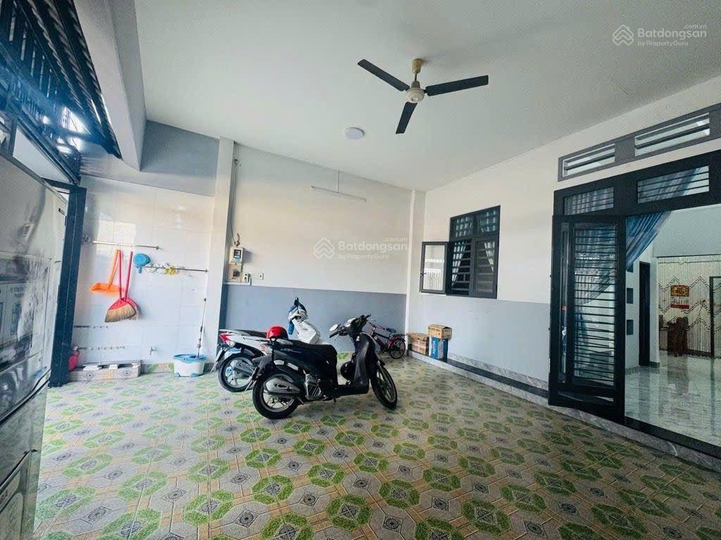 Bán nhà mặt tiền vị trí đẹp hiếm nhà bán