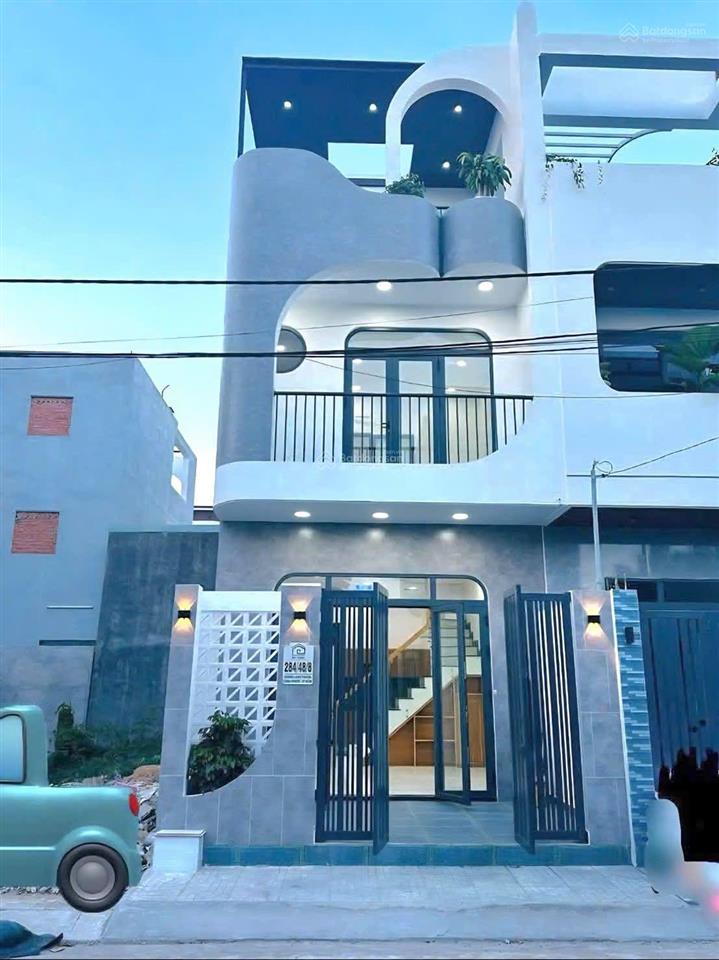 Bán nhà 3pnsân thượnghẻm xe hơi thônggần đại học luật