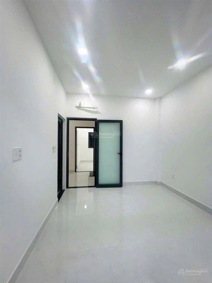 Bán nhà 3pnsân thượnghẻm xe hơi thônggần đại học luật