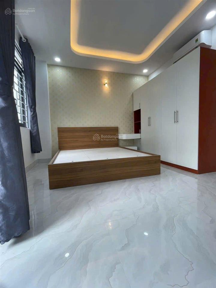 Bán nhà 4pn,sân thượng,giếng trời,hẻm xe hơinhỉnh 5tỉ