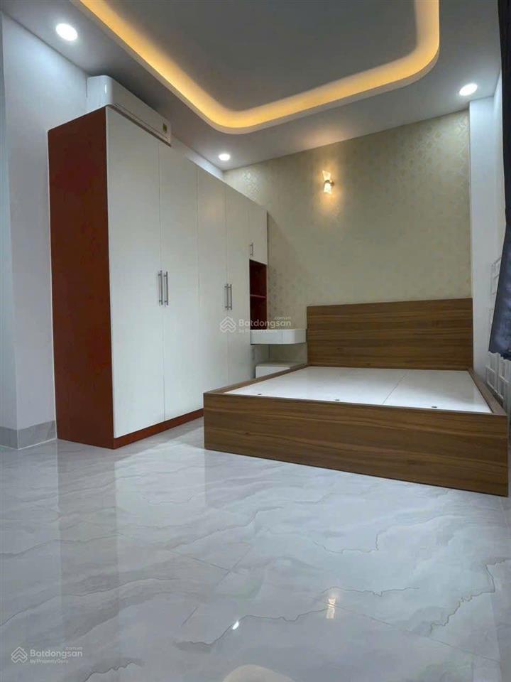 Bán nhà 4pn,sân thượng,giếng trời,hẻm xe hơinhỉnh 5tỉ