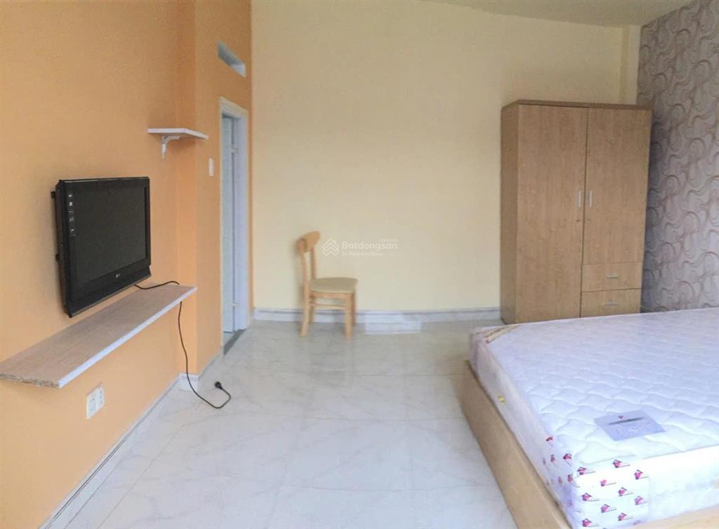 Sát mt  nhà 4 tầng (4x15m)  đường nhựa 10m có lề  6pn đối diện bx miền đông p26 nhỉnh 10 tỷ