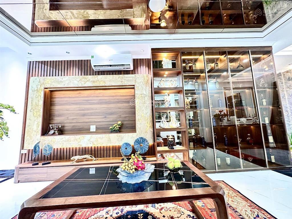 Cần bán nhà phố vạn phúc , dt 70m2 * 6t  mt 3,9m . ngõ thông, gần phố, thang máy .