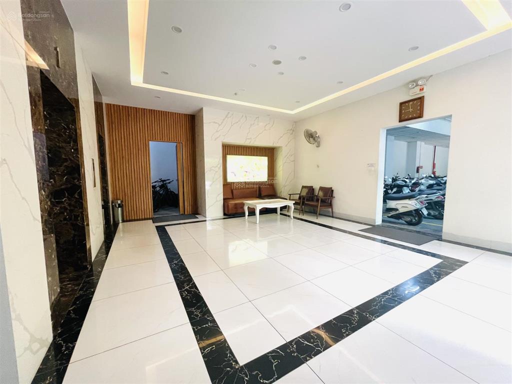 Chính chủ bán căn hộ no8b  vị trí đẹp nhất cầu giấy 4 mặt thoáng. sát cạnh công viên !!
