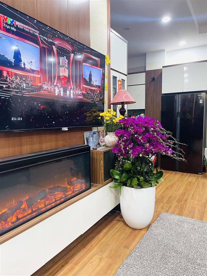 Chính chủ bán căn hộ no8b  vị trí đẹp nhất cầu giấy 4 mặt thoáng. sát cạnh công viên !!
