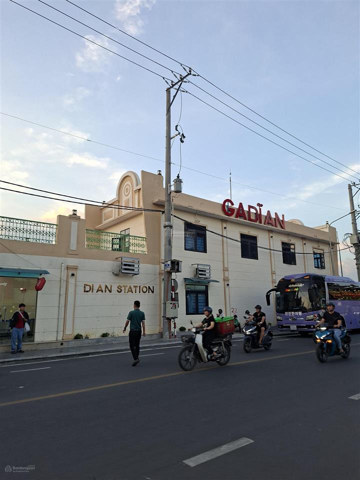 Nhà hẻm xe hơi ngay sát đường nguyễn an ninh