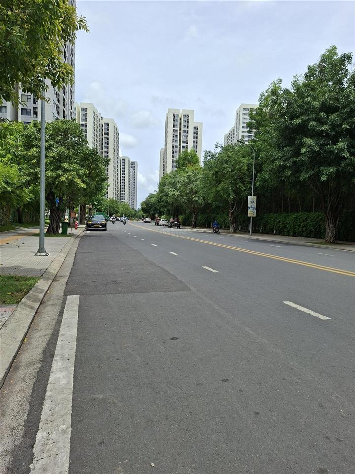 Chủ cần bán căn lô góc 2 mặt tiền trong khu dân cư ,dân trí cao