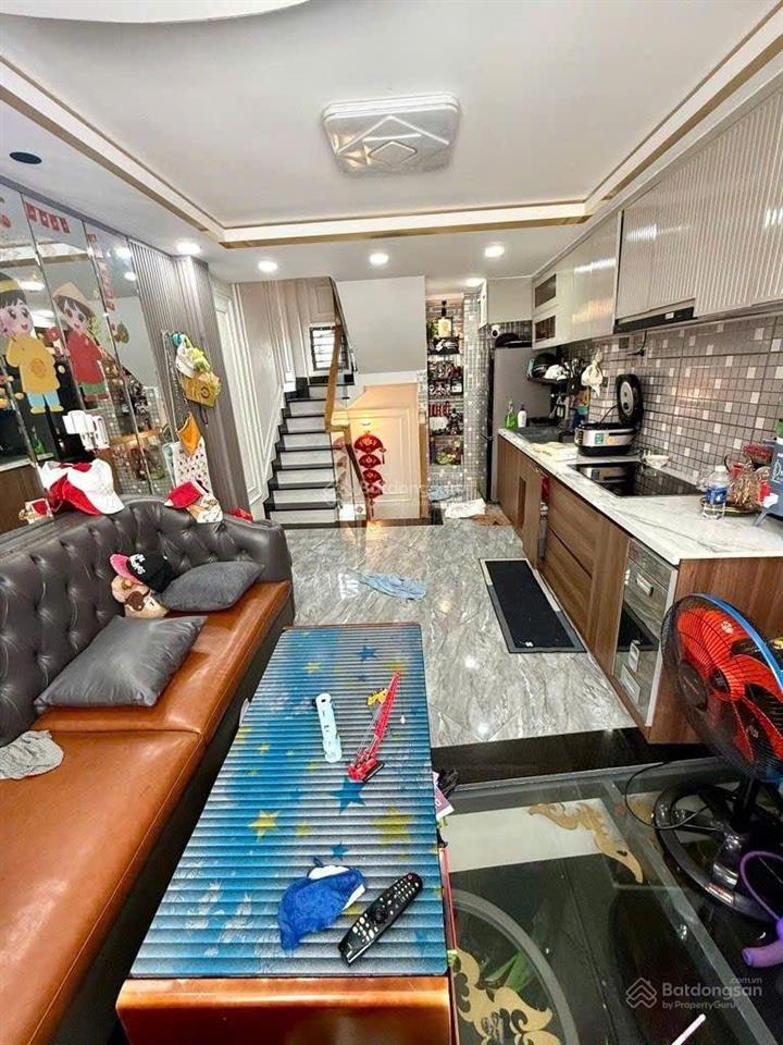 Mặt tiền đường số quận 4, chỉ nhỉnh 5 tỷ