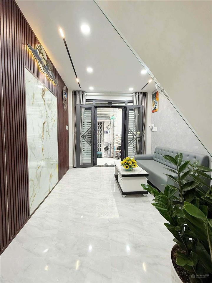3 tỷshr lý phục man hẻm xe hơi